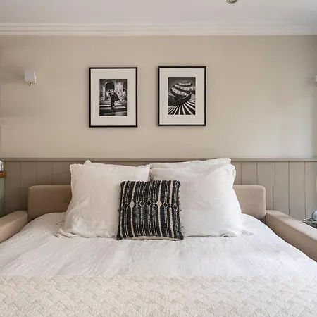 Square * ヌイイ＝シュル＝セーヌ